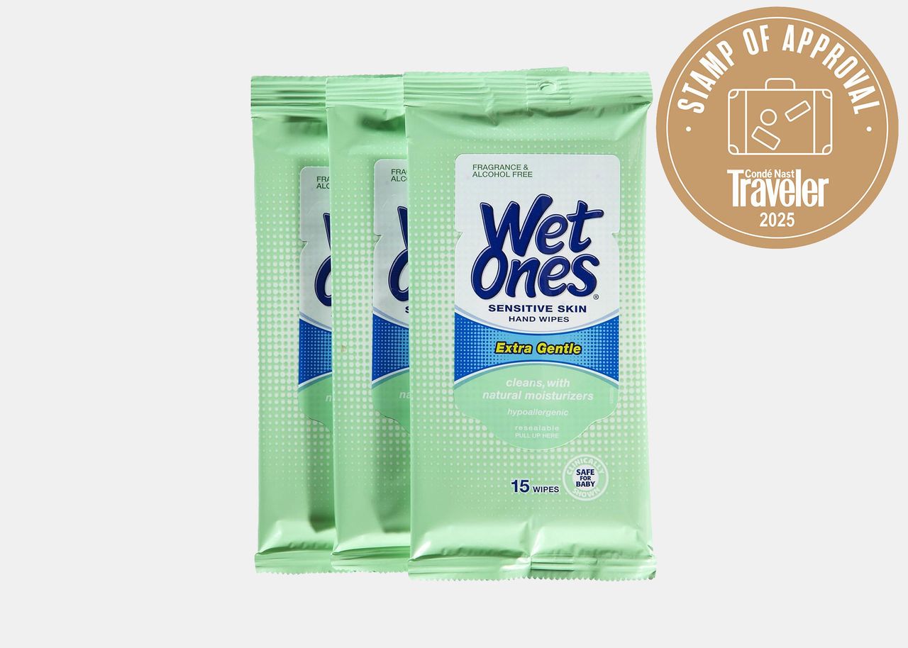 A pack of 3 green wet wipe packets
