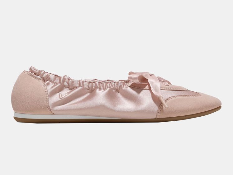 peach/pink flat show with silk and bow