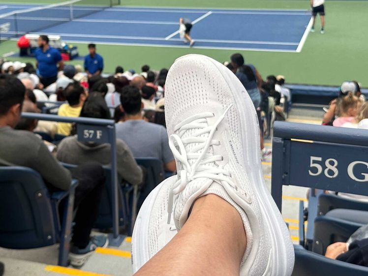 The Brooks Ghost Max 2 sneakers in white worn at the US Open