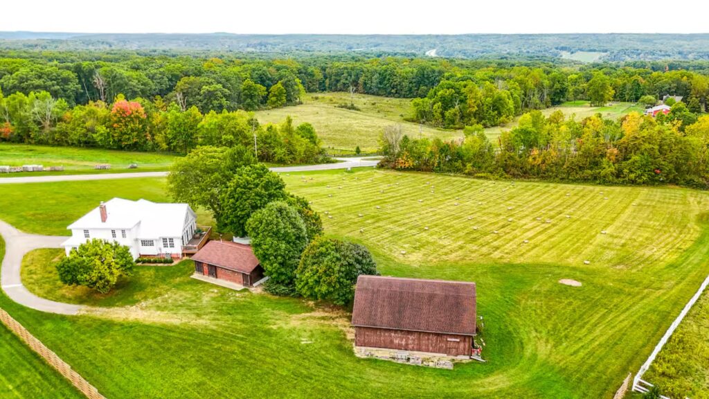 11 Best Places to Stay Near Cuyahoga Valley National Park, From Glampsites and Cabins to Hotels and Inns