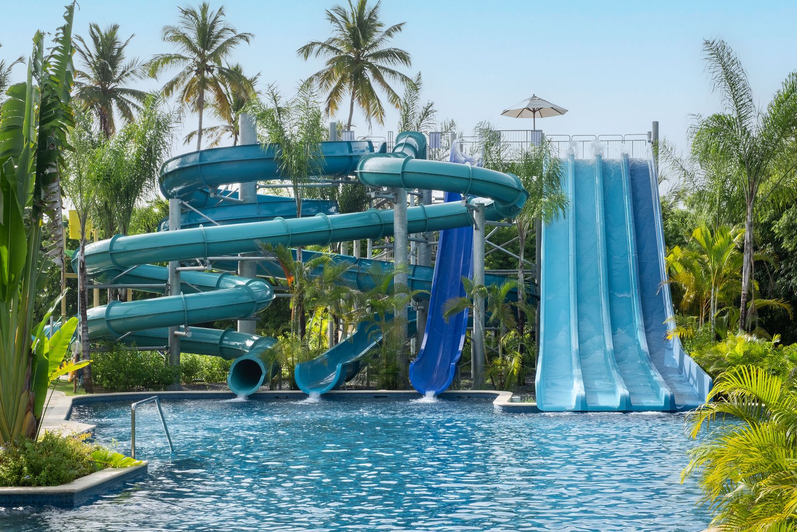 Image may contain Water Pool Amusement Park Water Park Outdoors and Swimming Pool