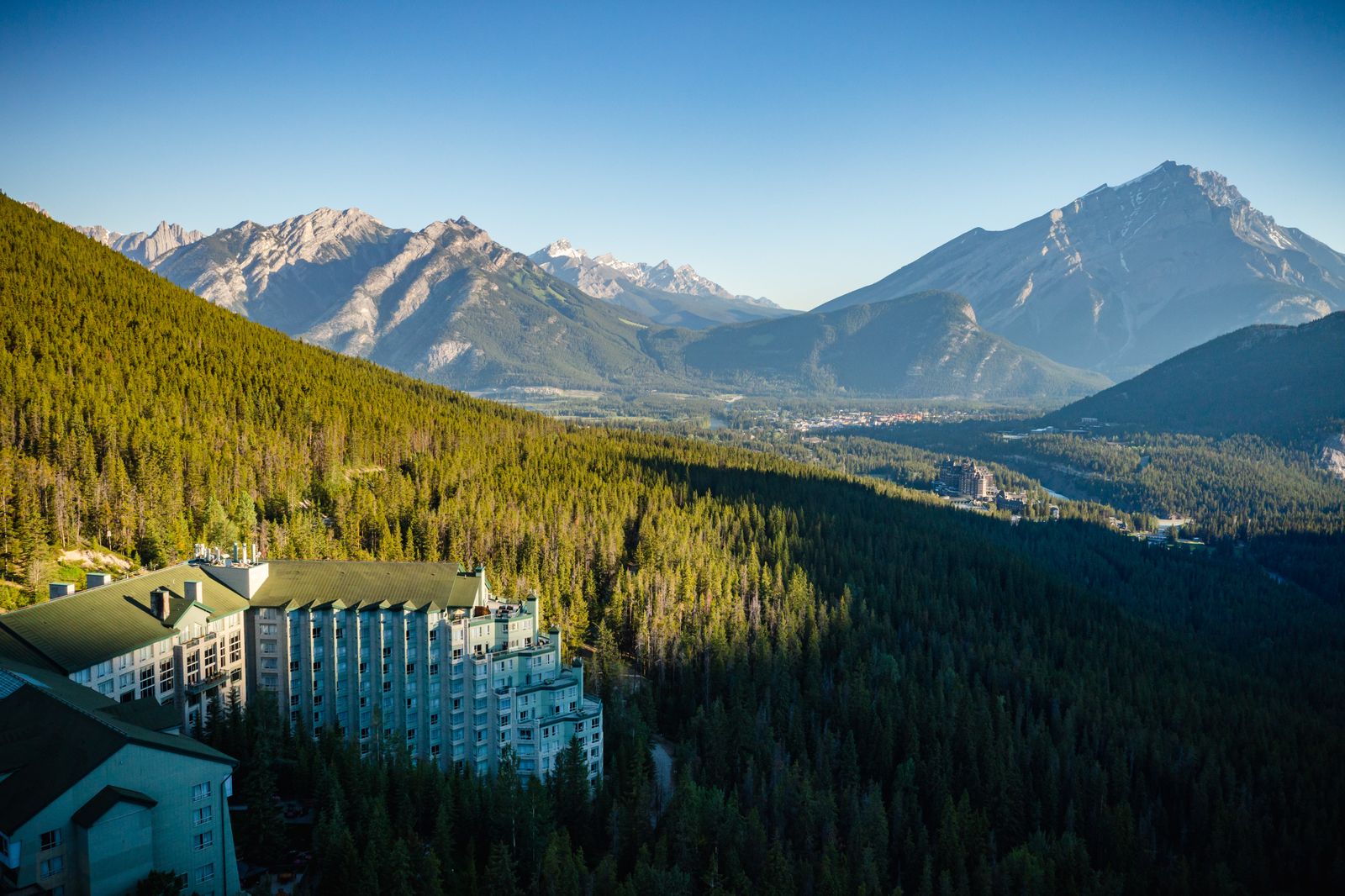 The exterior of the Rimrock Resort Hotel