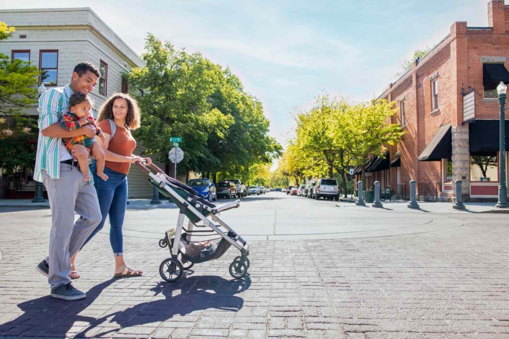 9 Best Places to Live in the U.S. for Families, According to Real Estate Experts