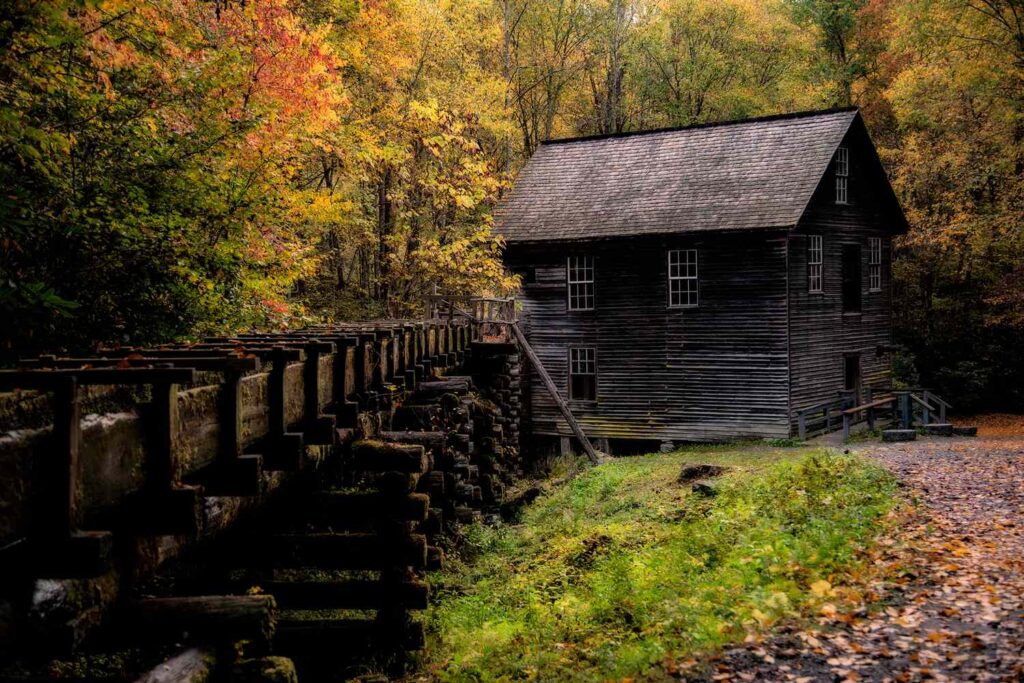 The Essential Guide to Cherokee North Carolina The Essential Guide to Cherokee, North Carolina