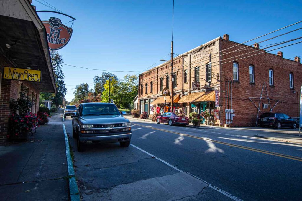 Cave Spring, Georgia: The Essential Guide The Essential Guide to Cave Spring, Georgia