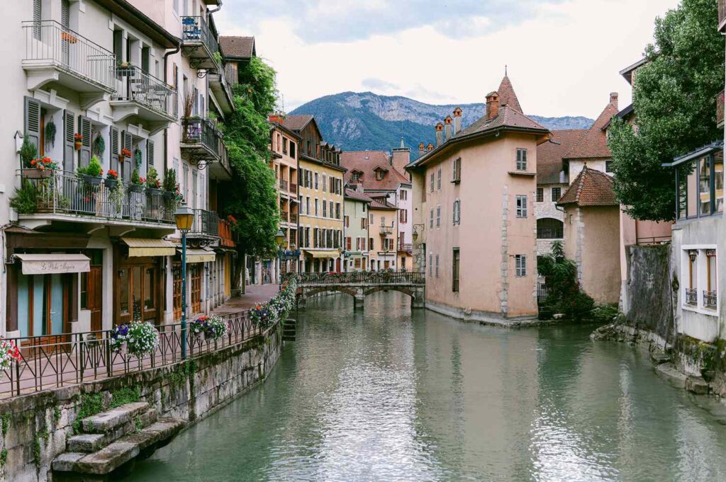 These 5 Countries Offer the Best Health Care for Expats in 2026