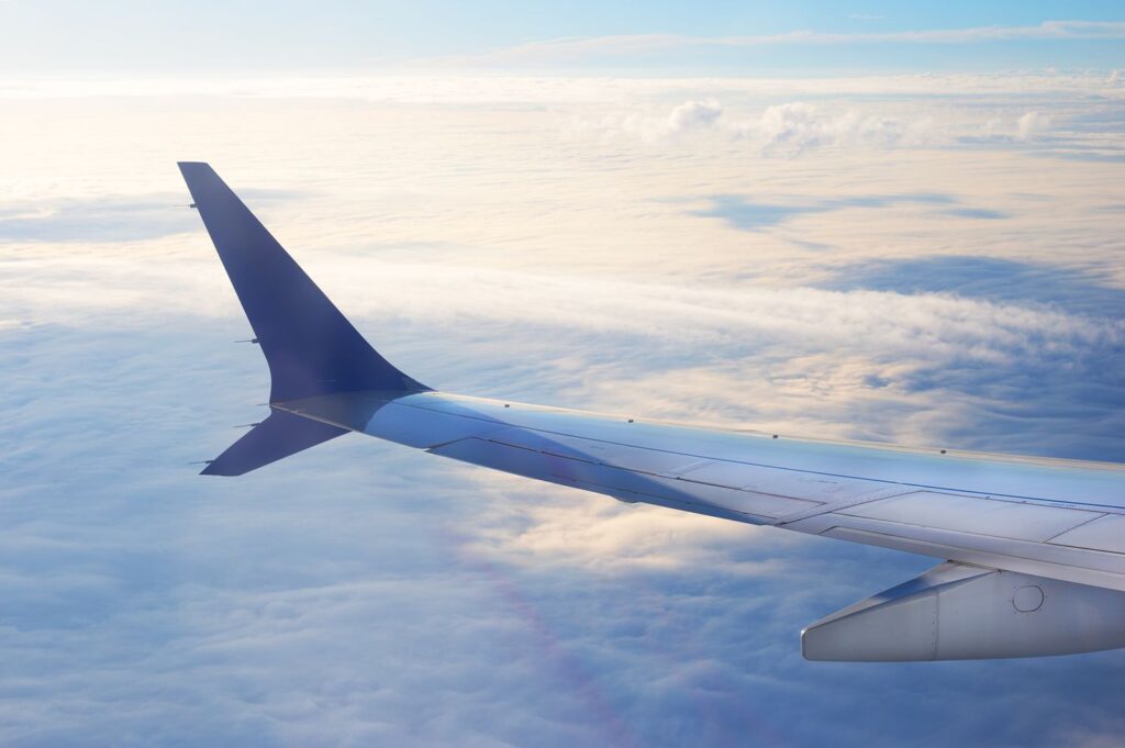 Here’s the Best Time to Actually Book Your Flights in 2026—and When Not to Use Your Miles