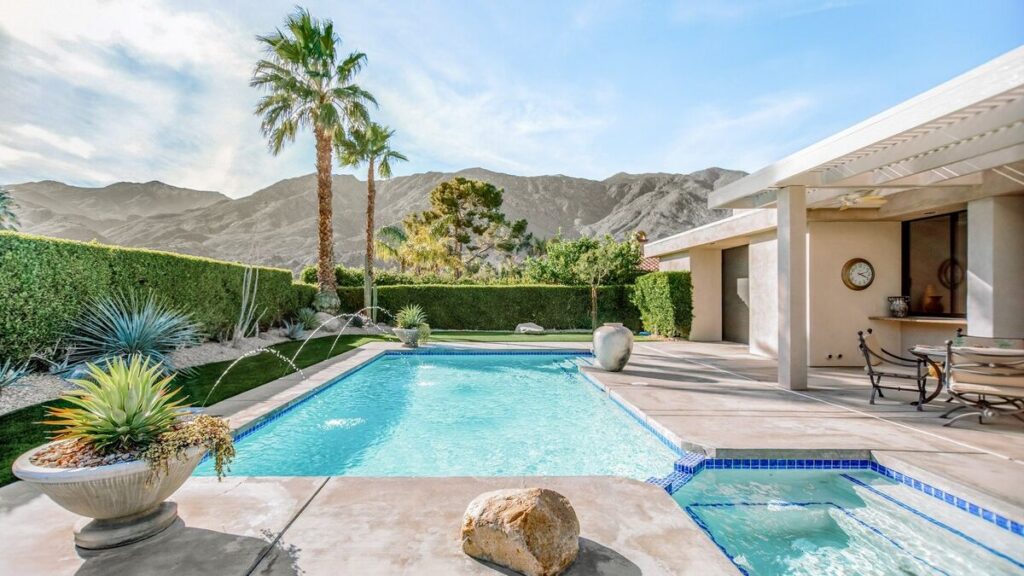 16 Best Airbnbs in Palm Springs, California