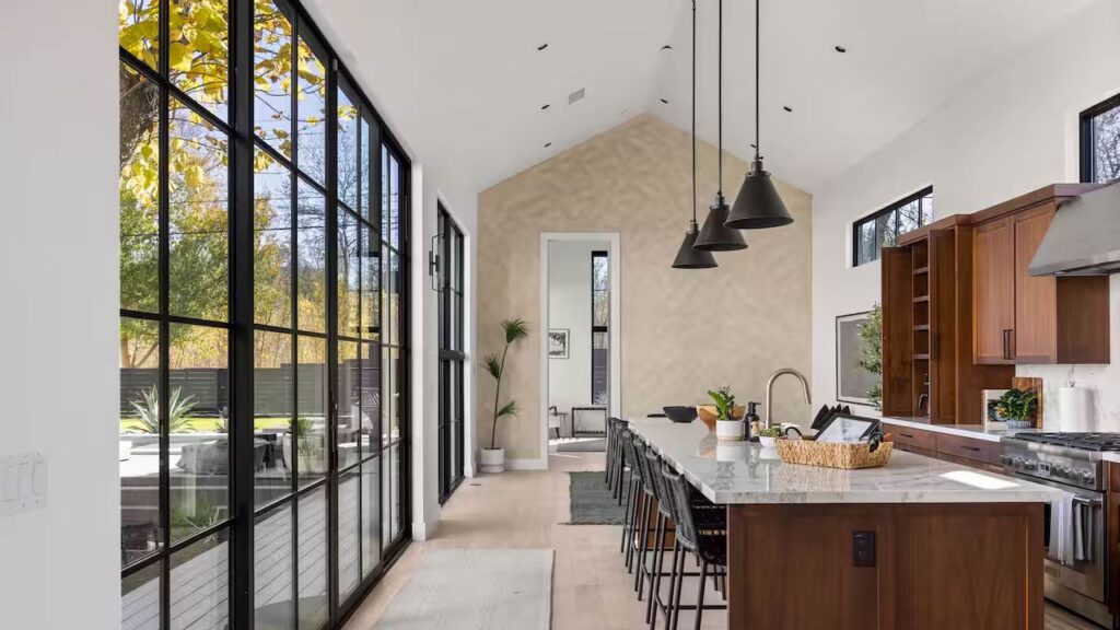 10 Best Austin Bachelorette Accommodations: Lakeside Homes & Ranches. 11 Best Austin Bachelorette Airbnbs: Lakeside Homes, Pink Mansions, & Ranch-Like Rentals