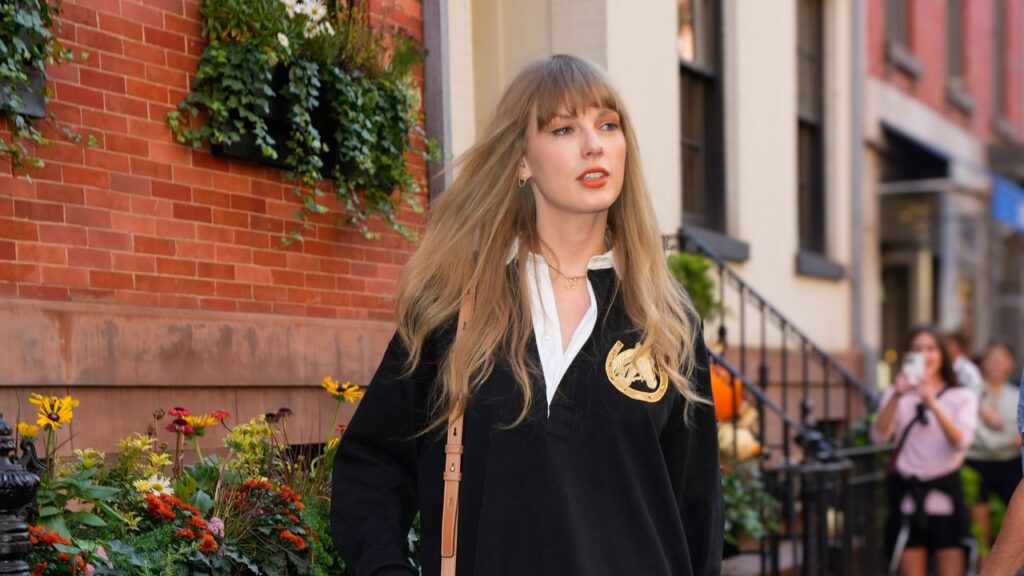 A Guide to Taylor Swift's New York—From Dive Bars on the East Side to Cornelia Street Strolls